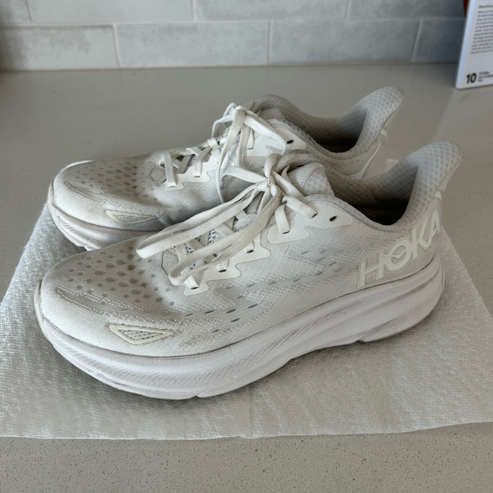 Hoka Clifton 9 Cream Sneakers